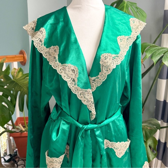 Vintage Victoria’s Secret Green Lace-Trimmed Women's Robe - Picture 3 of 9